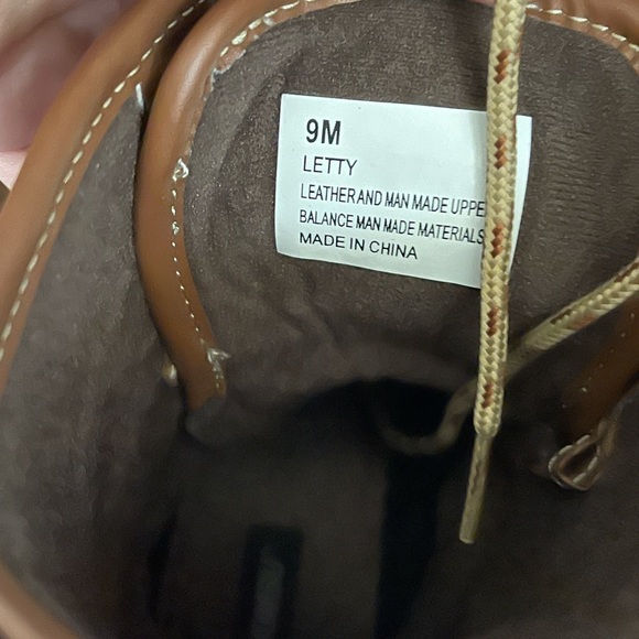 Weatherproof boots - Picture 4 of 4